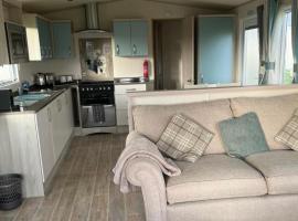 GDs Luxury Caravan Hire Turnberry Holiday Park, Hotel in Turnberry