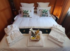 Hotel kuvat: Chambre privée avec petit déjeuner dans maison de ville - Saint mandé- Paris