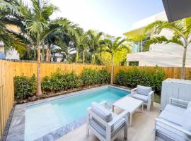 Hotel foto: The Modernista 2 - Large Townhome with Pool and Parking