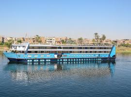 होटल की एक तस्वीर: Magic I Nile Cruise Deluxe Boat The scheduled departure is on Saturday for a 7-day Nile cruise