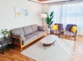 Hotel Photo: [My Place] max8ppl/3rooms/3Qbeds/Migeum stn/SNUBH