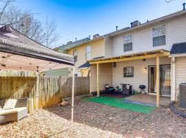 Foto do Hotel: Georgia Townhome - 3 Mi to Stone Mountain Park!