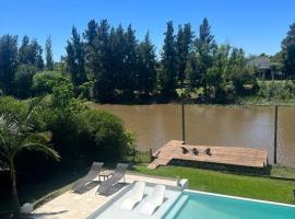 Fotos de Hotel: Casa minimalista con piscina y muelle en Nordelta-Villanueva