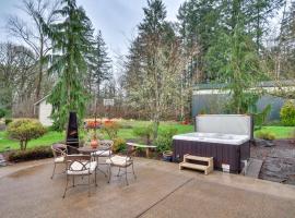Foto do Hotel: Spacious Oregon Home with Hot Tub, Fire Pit and Grill!