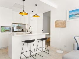 Hotel foto: Sleek 2-Bed Apartment Metres from the Beach