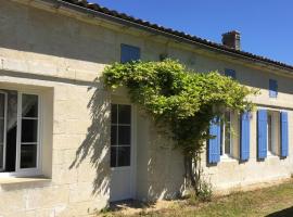 Hotel Foto: Impeccable 2-Bed House in Saint-Palais-de-Phiolin