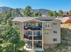 A picture of the hotel: Stargazer Paradise - Top Spot Hot Tub Gym Man Cave