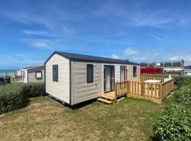 Chalet Bord de Mer、Gouville-sur-Merのホテル