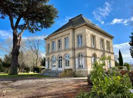 Foto di Hotel: Superbe Maison de maître 10 chambres 300 m2 Caen