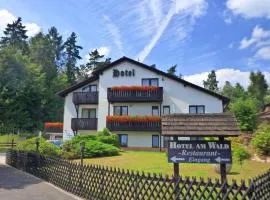 Meister BÄR HOTEL Am Wald, хотел в Марктредвиц