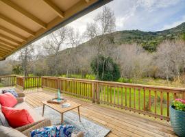 Фотография гостиницы: Scenic Carmel Valley Home with Deck Steps to River!