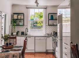 Hotel Photo: Newly Renovated Victorian Townhouse In Bendigo CBD