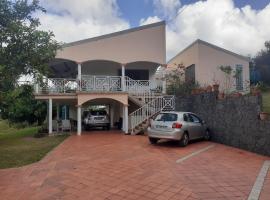 Hotel Photo: Appartement d'une chambre avec jardin clos et wifi a Ducos