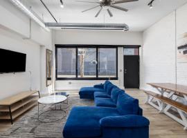 Hotel fotoğraf: Art District Loft - 4BD/2BA Downtown SGF