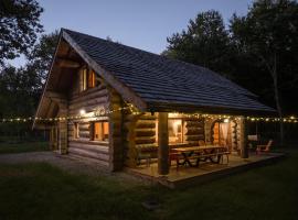 Gîtes en rondins de Vassivière - Les Fustes de Plazanet, ξενοδοχείο σε Faux-la-Montagne