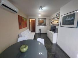होटल की एक तस्वीर: Quarto e sala no melhor ponto de Ipanema