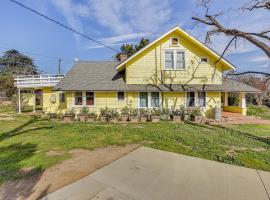 Hotelfotos: Eclectic Wildomar Home 6 Mi to Santa Rosa Plateau