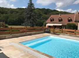 Hotel Foto: La Bétamotte: Maison entière avec piscine dans le parc du Morvan