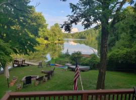 A picture of the hotel: Lake Front Home 15 Min from BlueRidge Mountains.