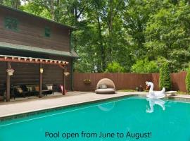 Hotel foto: Book For Summer Now! • Pool • Gameroom • Firepit •