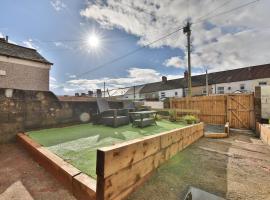 Hotel kuvat: Beautiful 3 Bedroom Home Renovated Centrally Located in South Wales