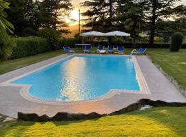 Hotel Photo: Villa Carla Piemonte private pool