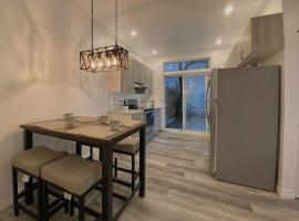 รูปภาพของโรงแรม: 4414-Modern 2 BD Gem/ near DT MTL, Canal, Atwater