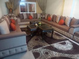 شقه مفروشه مع حديقه اربد بجانب فندق فلامنجو ومدارس دار العلوم, hotel v destinaci Irbid