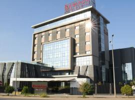 Ramada Hotel & Suites by Wyndham Erbil 32 Park, hotel i Arbil