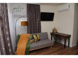 A picture of the hotel: Gallery Apartman