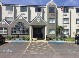 Motel 6-McAllen, TX - East, viešbutis mieste Makalenas