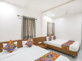 Hotel D Grand, hotel in Shirdi