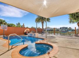 Luxury 5br Home w Heated Pool Unbeatable Views, Hotel in Tybee Island