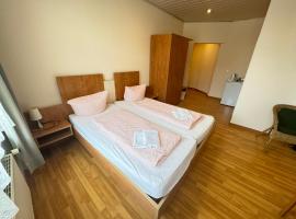 Pension Sonnenschein, hotel v destinaci Halle