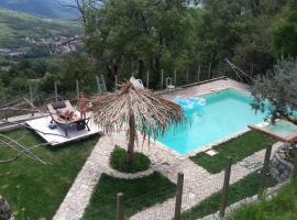 Hotel kuvat: Iperico, casa montagna, camino e piscina condivisa