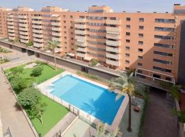 होटल की एक तस्वीर: Holidays2Malaga Heroe de Sostoa con piscina junto Estacion AVE y playa