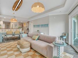 Beach Front Condo w/Pool, Restaurant, and Bar, ξενοδοχείο σε Tybee Island