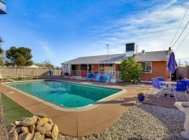 Hotel fotoğraf: Tucson Home with Private Pool - Pets Welcome!