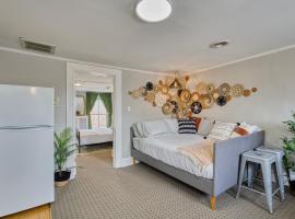 Hotel foto: 1 Bedroom Treetop Apartment on Capitol Hill!