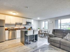 Hotel Photo: Updated Duplex Home in Vancouver Quiet Location