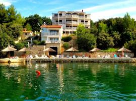Hotel Lucija, hôtel à Posedarje