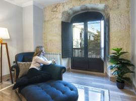 Hotel Photo: Elegant Townhall Apartment with views