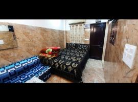 Hotel foto: Room in Guest room - Aggarwal Guest House In Cream Location