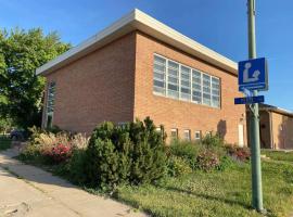 A picture of the hotel: Old Deshler Library