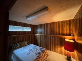 Hotel Foto: Cozy Private Basement Suite available in Best Price Delta Surrey