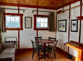 A picture of the hotel: Banff Beaver Cabins