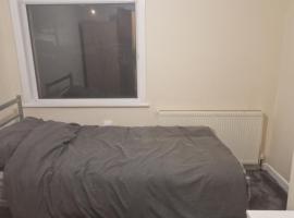 מלון צילום: Cozy Bedroom in Spacious House Manchester