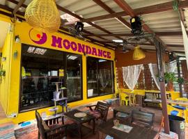 Hotel Photo: Moondance Cottage Inn