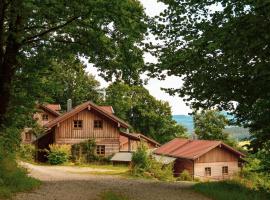 A picture of the hotel: Hütten am Waldrand