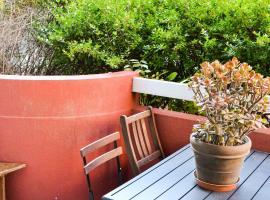 Zdjęcie hotelu: Le Camarguais - TERRASSE ET PARKING